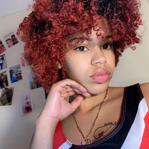 Meet your Posher, Olivia